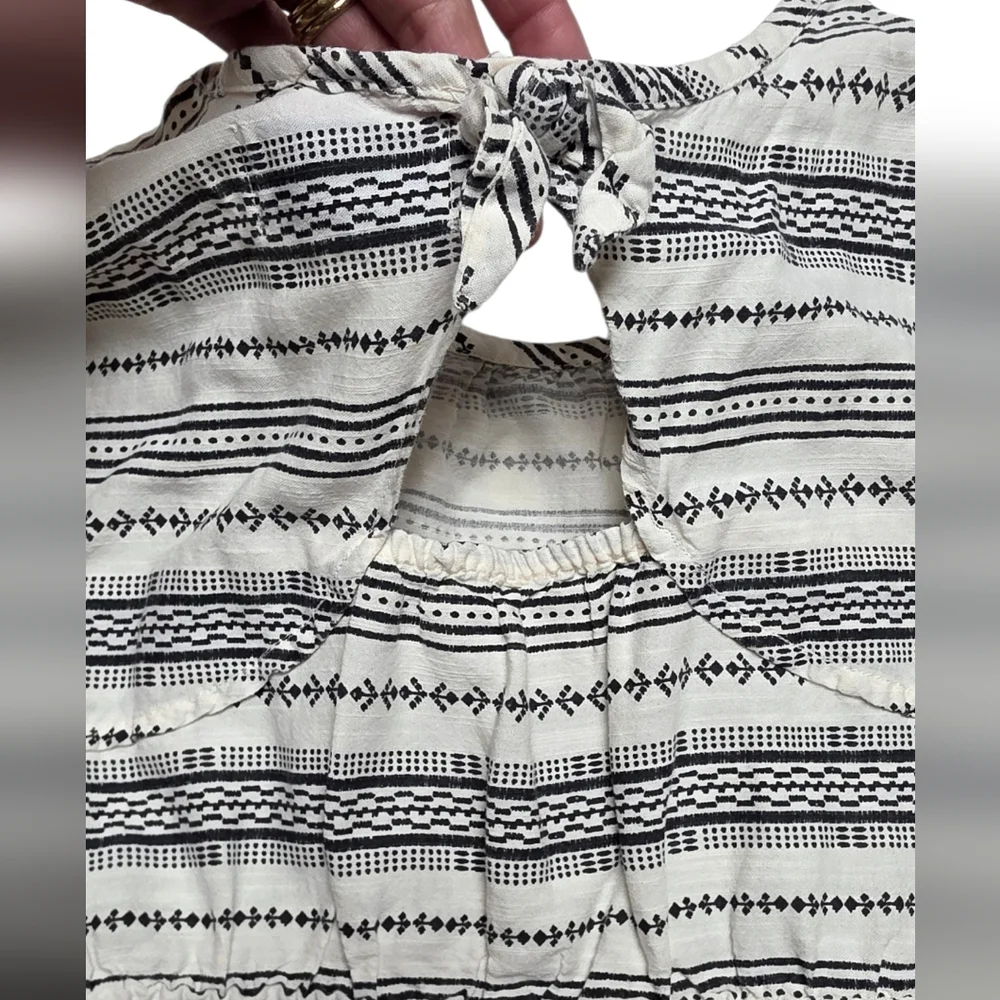 Stylish Black and White Kids Dress Size 6 - 7 / Small